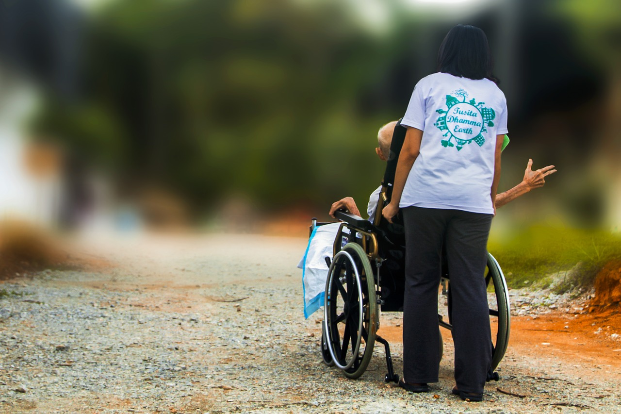 osoba niepełnosprawna na wózku